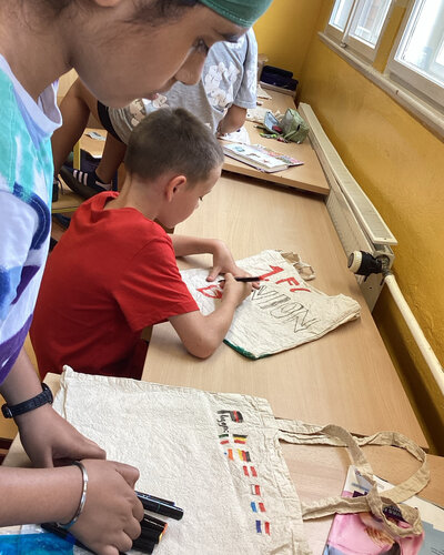  Praktisch kann auch kreativ sein!

Mit viel Fantasie und bunten Farben gestalteten die Schülerinnen und Schüler ihre...