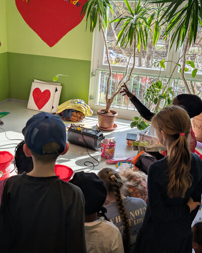  Für die Schulkinder unserer Sabine-Ball-Grundschule war das Kidsfest jede Woche aufs Neue ein echtes Highlight.

In...
