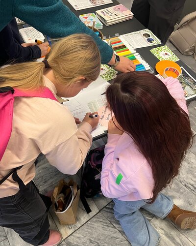  Einige Schülerinnen und Schüler unserer Sabine-Ball-Grundschule waren bei der Klimazukunftskonferenz im Planetarium...