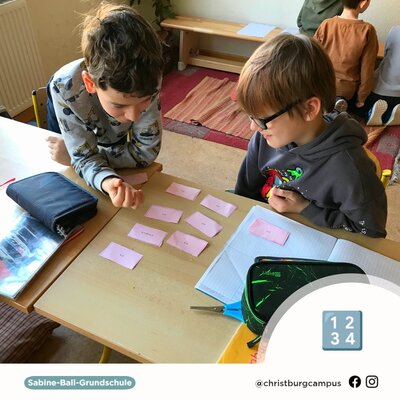 😄🔢 Kreatives Mathelernen in der 3a der Sabine-Ball-Grundschule:
👉 Im Rahmen des Matheunterrichts haben die Schülerinnen...